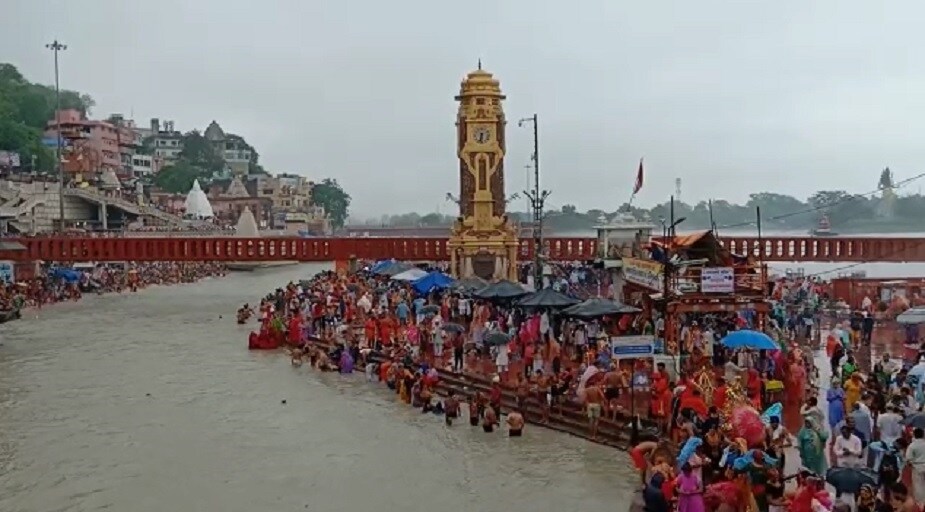 গুরু পূর্ণিমার দিনে গুরুজনের সেবা করলে বিশেষ সমৃদ্ধি লাভ হয় ৷ হিন্দুধর্মে গুরু পূর্ণিমার বিশেষ ভূমিকা রয়েছে ৷ প্রতীকী ছবি ৷ গুরু পূর্ণিমার দিনে গুরুজনের সেবা করলে বিশেষ সমৃদ্ধি লাভ হয় ৷ হিন্দুধর্মে গুরু পূর্ণিমার বিশেষ ভূমিকা রয়েছে ৷ প্রতীকী ছবি ৷