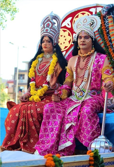 • ‘বিধবান গুণী অতি চাতুর ৷ রামকাজ করিবে কো আতুর ৷’-যদি কোনও ব্যক্তি বিভিন্ন বিষয়ে জ্ঞান সমৃদ্ধ হতে চান, তাহলে এই মন্ত্রের বিকল্প নেই। • ‘বিধবান গুণী অতি চাতুর ৷ রামকাজ করিবে কো আতুর ৷’-যদি কোনও ব্যক্তি বিভিন্ন বিষয়ে জ্ঞান সমৃদ্ধ হতে চান, তাহলে এই মন্ত্রের বিকল্প নেই।