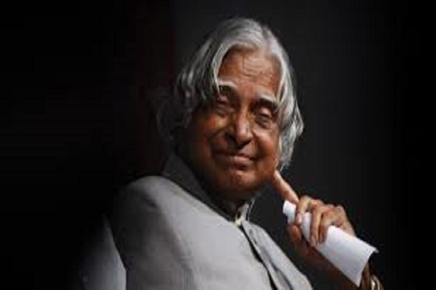 মাদ্রাজ (অধুনা চেন্নাই) ইঞ্জিনিয়ারিং কলেজে লেখাপড়া করে ১৯৬২ সালে ইসরোয় কাজ শুরু করেছিলেন ৷ তাঁরই নির্দেশনায় দেশের প্রথম উপগ্রহ পোখরাণে পিএসএবি-৩ ও ১৯৮০ সালে প্রথম উপগ্রহ রোহিণীর সফল উৎক্ষেপণ হয়েছে ৷ তাঁকে মাসাইল ম্যান বলেও সম্বোধন করা হত ৷ ফাইল ছবি ৷ মাদ্রাজ (অধুনা চেন্নাই) ইঞ্জিনিয়ারিং কলেজে লেখাপড়া করে ১৯৬২ সালে ইসরোয় কাজ শুরু করেছিলেন ৷ তাঁরই নির্দেশনায় দেশের প্রথম উপগ্রহ পোখরাণে পিএসএবি-৩ ও ১৯৮০ সালে প্রথম উপগ্রহ রোহিণীর সফল উৎক্ষেপণ হয়েছে ৷ তাঁকে মাসাইল ম্যান বলেও সম্বোধন করা হত ৷ ফাইল ছবি ৷