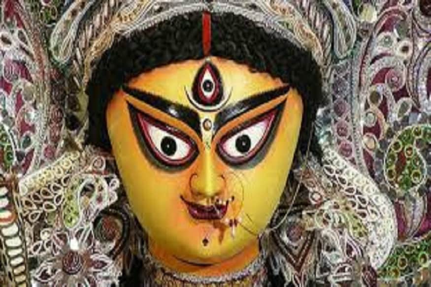 হাসপাতালের এক ঘরে এই ছবি বসিয়ে সন্তান সম্ভবা মহিলা ও তাঁর স্বামীকে দেখতে বলতেন যার অর্থ গর্ভবতী মহিলার পেটে কন্যা সন্তান রয়েছে ৷ প্রতীকী ছবি ৷ হাসপাতালের এক ঘরে এই ছবি বসিয়ে সন্তান সম্ভবা মহিলা ও তাঁর স্বামীকে দেখতে বলতেন যার অর্থ গর্ভবতী মহিলার পেটে কন্যা সন্তান রয়েছে ৷ প্রতীকী ছবি ৷