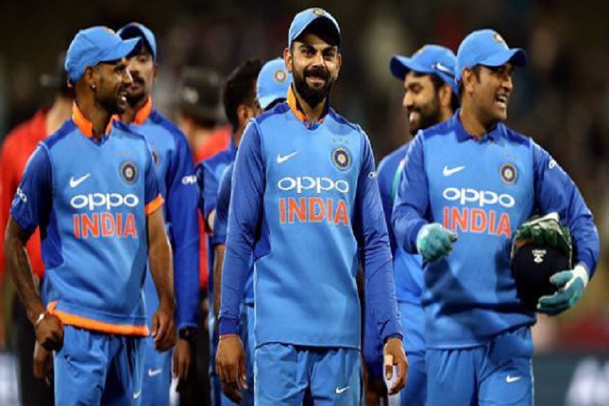 তবে এই বৃষ্টিকে ঘিরে অনিশ্চিত পরিস্থিতির সৃষ্টি হয়েছে ৷ তবে আজ কোনও কারণে ম্যাচ ভেস্তে গেলেও আগামিকাল অতিরিক্ত দিন রয়েছে ৷ তবে আগামিকালও যদি ম্যাচ পরিত্যক্ত হয় বৃষ্টির কারণে সেক্ষেত্রে শীর্ষস্থানে থাকার কারণে সরাসরি ফাইনালে চলে যাবে কোহলিরা ৷ ফাইল ছবি ৷ তবে এই বৃষ্টিকে ঘিরে অনিশ্চিত পরিস্থিতির সৃষ্টি হয়েছে ৷ তবে আজ কোনও কারণে ম্যাচ ভেস্তে গেলেও আগামিকাল অতিরিক্ত দিন রয়েছে ৷ তবে আগামিকালও যদি ম্যাচ পরিত্যক্ত হয় বৃষ্টির কারণে সেক্ষেত্রে শীর্ষস্থানে থাকার কারণে সরাসরি ফাইনালে চলে যাবে কোহলিরা ৷ ফাইল ছবি ৷