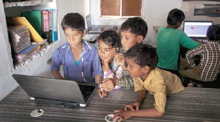 প্রায় ২.৫ লাখ গ্রামে অপটিক্যাল ফাইবারের সাহায্যে উচ্চ-গতির ব্রডব্যান্ড ইন্টারনেট পৌঁছে দেওয়া হবে। প্রায় ২.৫ লাখ গ্রামে অপটিক্যাল ফাইবারের সাহায্যে উচ্চ-গতির ব্রডব্যান্ড ইন্টারনেট পৌঁছে দেওয়া হবে।
