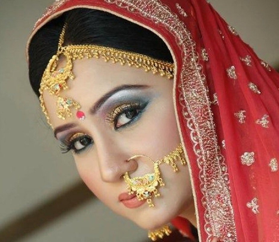 তারপর সেই নতুন বাড়িতে গিয়ে মেয়েটিকে হয়তো ছাড়তে হতে পারে নিজের সব ভালবাসার অভ্যেস। তাই মেয়েটি ভয় পেতে শুরু করে।photo source collected তারপর সেই নতুন বাড়িতে গিয়ে মেয়েটিকে হয়তো ছাড়তে হতে পারে নিজের সব ভালবাসার অভ্যেস। তাই মেয়েটি ভয় পেতে শুরু করে।photo source collected
