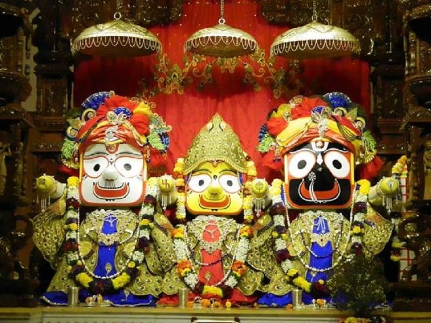 এদিন সকাল সকাল স্নান সেরে নিন ৷ বাড়ির জগন্নাথদেবের মূর্তিকে সাদা, হলুদ ফুলে সাজিয়ে তুলুন ৷ সঙ্গে সাজিয়ে তুলুন বলরাম ও শুভদ্রাকেও ৷ এদিন সকাল সকাল স্নান সেরে নিন ৷ বাড়ির জগন্নাথদেবের মূর্তিকে সাদা, হলুদ ফুলে সাজিয়ে তুলুন ৷ সঙ্গে সাজিয়ে তুলুন বলরাম ও শুভদ্রাকেও ৷