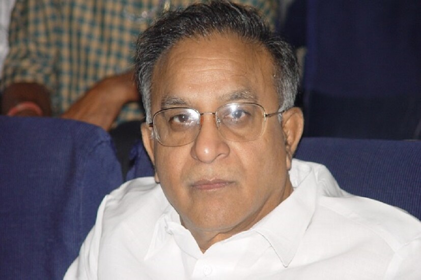 তথ্য ও সম্প্রচার মন্ত্রকের দায়িত্বে ছিলেন তিনি৷ সামলেছেন পেট্রোলিয়াম দফতর৷ নগোন্নয়ন দফতরের মন্ত্রীও ছিলেন তিনি৷ মৃত্যুর পরে তার দেহ নিয়ে যাওয়া হয় তাঁর বাড়িতে৷ সেখানেই তাঁকে শেষ শ্রদ্ধা জানাতে আসছেন সকলে৷ Photo Collected