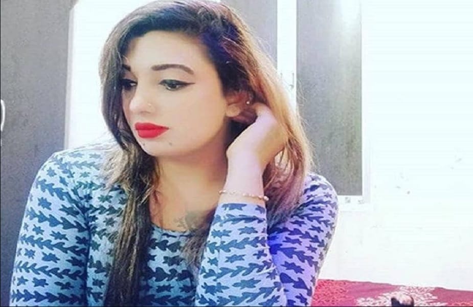 আজ তক ওয়েবসাইটের মতে বন্ধুত্বের পরে জায়াকে প্রেমের প্রস্তাব দিয়েছিলেন পরে অবশ্য জায়া তাঁর প্রেমের প্রস্তাব প্রত্যাখ্যান করেছেন ৷ জোয়া জানিয়েছেন ১৬ জুলাই রাতে কয়েদি শাকিব তাঁকে ফোন করেছিলেন ৷ বলেছিলেন প্যারোলে বেরচ্ছেন তিনি এরপরে তাঁকে সঙ্গে নিয়ে যাবেন ৷ আজ তক ওয়েবসাইটের মতে বন্ধুত্বের পরে জায়াকে প্রেমের প্রস্তাব দিয়েছিলেন পরে অবশ্য জায়া তাঁর প্রেমের প্রস্তাব প্রত্যাখ্যান করেছেন ৷ জোয়া জানিয়েছেন ১৬ জুলাই রাতে কয়েদি শাকিব তাঁকে ফোন করেছিলেন ৷ বলেছিলেন প্যারোলে বেরচ্ছেন তিনি এরপরে তাঁকে সঙ্গে নিয়ে যাবেন ৷