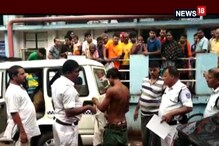 মানসিক ভারসাম্যহীন যুবককে বাগে আনতে নাস্তানাবুদ পুলিশ, দেখুন ভিডিও মানসিক ভারসাম্যহীন যুবককে বাগে আনতে নাস্তানাবুদ পুলিশ, দেখুন ভিডিও