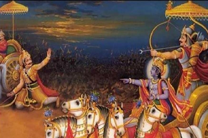 তৃতীয় পান্ডব অর্জুন এমনই এক সময়ে অস্ত্র ফেলে বসেছিলেন কেননা সামনে পিতামহ ভীষ্ম, জেঠু ধৃতরাষ্ট্র, দুর্যোধন-সহ আত্মীয়ের সঙ্গে যুদ্ধ নামতে হবে ৷ তৃতীয় পান্ডব অর্জুন এমনই এক সময়ে অস্ত্র ফেলে বসেছিলেন কেননা সামনে পিতামহ ভীষ্ম, জেঠু ধৃতরাষ্ট্র, দুর্যোধন-সহ আত্মীয়ের সঙ্গে যুদ্ধ নামতে হবে ৷