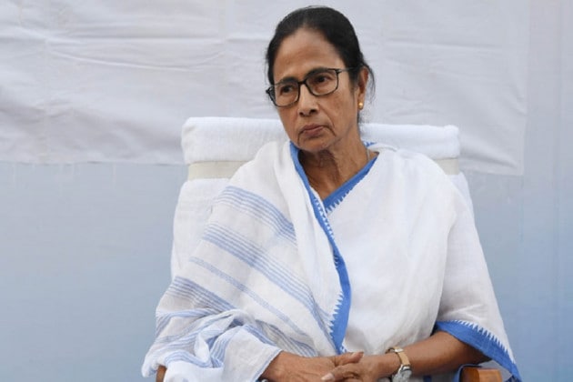 সেই হামলার মামলায় এ দিন আলিপুর আদালতে ছিল সাক্ষ্য দেওয়ার দিন। সাক্ষ্য না দিয়ে লালু আলমকে ক্ষমা করে দিলেন মমতা বন্দ্যোপাধ্যায়। এ নিয়ে চিঠি দেন আইনমন্ত্রীকে। সেই হামলার মামলায় এ দিন আলিপুর আদালতে ছিল সাক্ষ্য দেওয়ার দিন। সাক্ষ্য না দিয়ে লালু আলমকে ক্ষমা করে দিলেন মমতা বন্দ্যোপাধ্যায়। এ নিয়ে চিঠি দেন আইনমন্ত্রীকে।