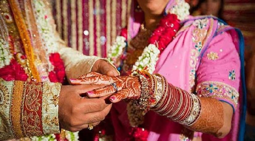 তবে সব শেষে মেয়েরা যা ভাবে তা হল, আমি এই বিয়ের সিদ্ধান্তটা তাড়াতাড়ি নিয়ে ফেললাম না তো ! সে যত বয়সেই মেয়েরা বিয়ে করুক না কেন এ ভাবনা তাদের আসবেই। photo source collected