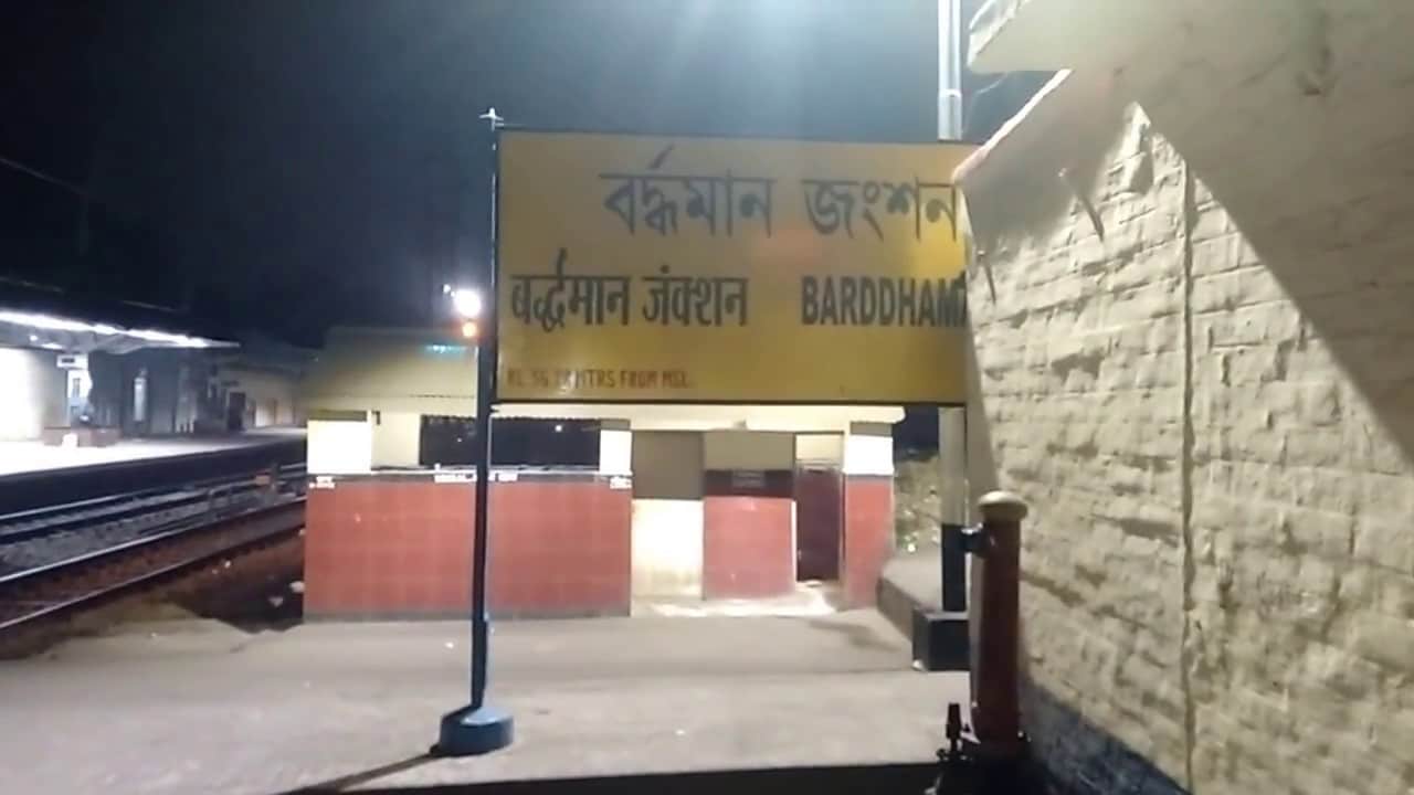 • ১৯১০ সালে বর্ধমানের একটি প্রত্যন্ত গ্রামে জন্মেছিলেন এই স্বাধীনতা সংগ্রামী ৷ চন্দ্রশেখর আজাদের সংগঠনে প্রথমে কাজ করেছিলেন ৷ পরে দিল্লিতে ভগৎ সিংয়ের সঙ্গে কাজ করেছিলেন ৷ • ১৯১০ সালে বর্ধমানের একটি প্রত্যন্ত গ্রামে জন্মেছিলেন এই স্বাধীনতা সংগ্রামী ৷ চন্দ্রশেখর আজাদের সংগঠনে প্রথমে কাজ করেছিলেন ৷ পরে দিল্লিতে ভগৎ সিংয়ের সঙ্গে কাজ করেছিলেন ৷