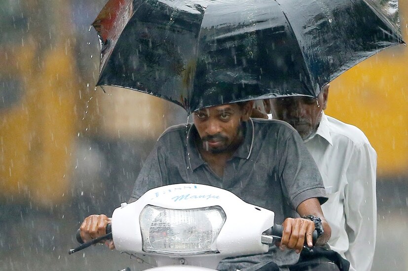 ঘূর্ণাবর্তের জেরে সমুদ্র উত্তাল থাকবে ৷ মৎস্যজীবীদের সমুদ্রে যেতে নিষেধ ৷ আগামী ২৪ ঘণ্টা সমুদ্রে যেতে নিষেধ ৷ 