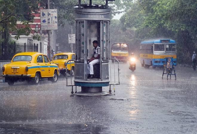 ভারী বৃষ্টির সম্ভাবনা দুই ২৪ পরগনায় ৷ ভারী বৃষ্টি হতে পারে দুই মেদিনীপুর ও ঝাড়গ্রামে ৷ Representational Image ভারী বৃষ্টির সম্ভাবনা দুই ২৪ পরগনায় ৷ ভারী বৃষ্টি হতে পারে দুই মেদিনীপুর ও ঝাড়গ্রামে ৷ Representational Image