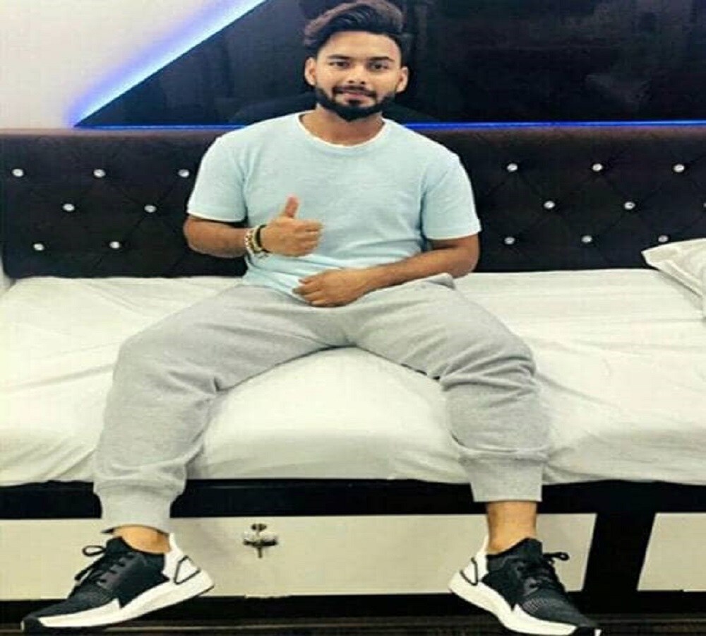 শিখর ধবন বিশ্বকাপ থেকে এবারের মত চোটের কারণে বিদায় নেওয়ার পরে ঋষভ পন্থ ছবি শেয়ার করেছেন সোশ্যাল মিডিয়ায় ৷ শিখর ধবন বিশ্বকাপ থেকে এবারের মত চোটের কারণে বিদায় নেওয়ার পরে ঋষভ পন্থ ছবি শেয়ার করেছেন সোশ্যাল মিডিয়ায় ৷