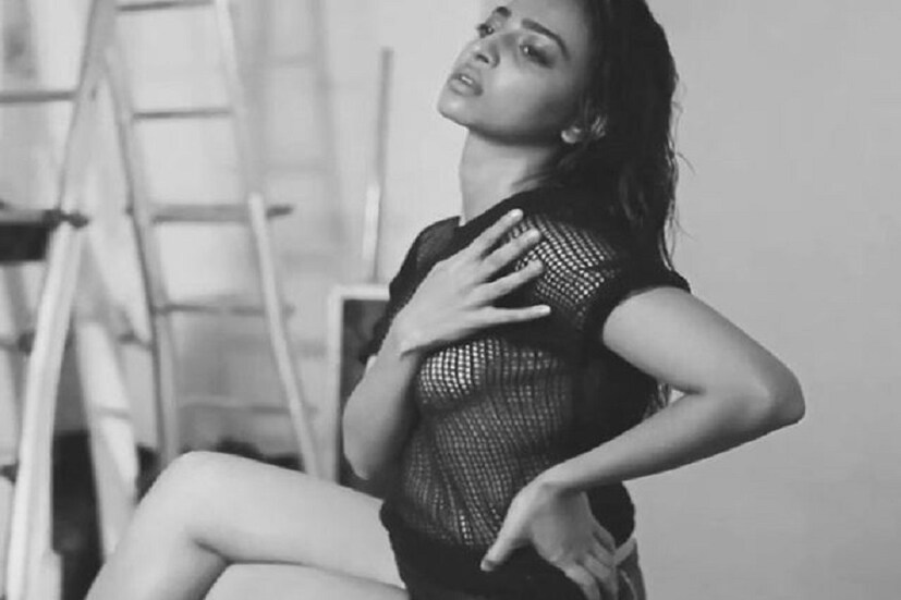 তিনি নিজে বহু পুরুষের সঙ্গে জীবন কাটাতে ইচ্ছুক৷ মনের কথা গোপন করেননি তিনি৷ সোজাসাপটাই জানিয়ে দিয়েছেন বলি নায়িকা রাধিকা আপ্তে৷ 