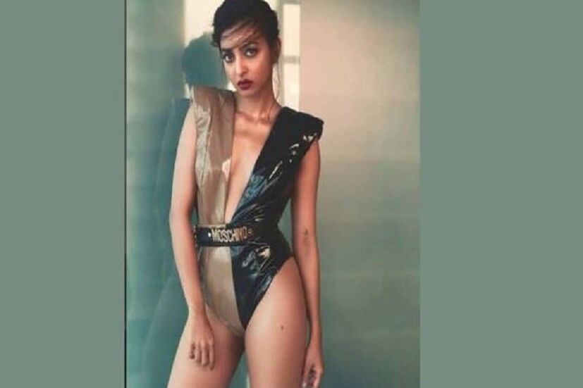 ইদানিং তিনি তুষার কাপুরের সঙ্গে প্রেম করছেন, এমন গুঞ্জন শোনা যাচ্ছে৷ তবে সেটা যে সত্যি নয়, জানিয়ে দিয়েছেন রাধিকা৷  