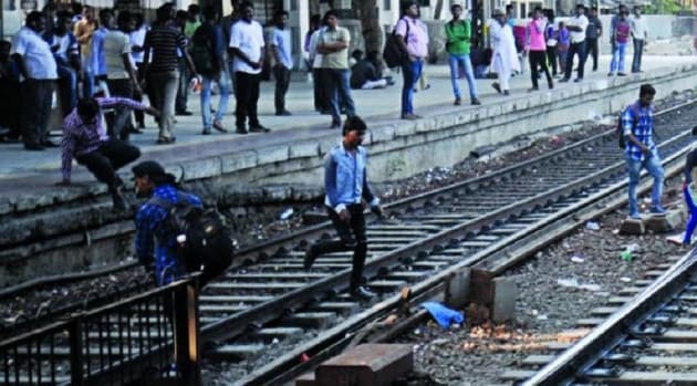 রেল দুর্ঘটনার উপর লাগাম টানতে একাধিক পদক্ষেপ নেওয়া হয়েছে ৷ দেশজুড়ে বিভিন্ন জায়গায় ফুটওভার ব্রিজ ও রোড আন্ডার ব্রিজ তৈরি করা হচ্ছে যাতে মানুষের প্রাণের ঝুঁকি নিয়ে রেল ট্র্যাক পার না করে ৷ রেল দুর্ঘটনার উপর লাগাম টানতে একাধিক পদক্ষেপ নেওয়া হয়েছে ৷ দেশজুড়ে বিভিন্ন জায়গায় ফুটওভার ব্রিজ ও রোড আন্ডার ব্রিজ তৈরি করা হচ্ছে যাতে মানুষের প্রাণের ঝুঁকি নিয়ে রেল ট্র্যাক পার না করে ৷