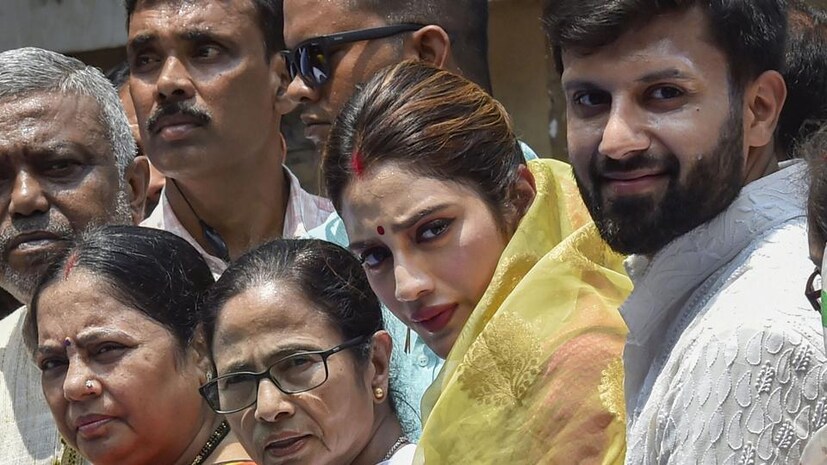 তাঁর কাছে পরাজিত হয়েছেন নিকটতম প্রতিদ্বন্দী বিজেপি প্রার্থী সায়ন্তন বসু, কংগ্রেস প্রার্থী কাজী আবদুর রহিমকে পরাজিত করে সংসদে পা রেখেছেন তিনি ৷ ছবি সংগৃহীত ৷