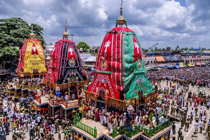 • তাঁদের হাত, পা কিছুই গড়া হয় নি। অনুশোচনায় আর দুঃখে ভেঙে পড়েন রাজা-রানি ৷ তখনই স্বপ্ন দিলেন জগন্নাথ ৷ বলেন, এমনটা আগে থেকেই ঠিক করা ছিল ৷ তিনি এই রূপেই পূজিত হতে চান ৷ এরপর থেকে এইভাবেই ভক্তদের মধ্যে জনপ্রিয়তা লাভ করেন জগন্নাথদেব ৷ File Photo • তাঁদের হাত, পা কিছুই গড়া হয় নি। অনুশোচনায় আর দুঃখে ভেঙে পড়েন রাজা-রানি ৷ তখনই স্বপ্ন দিলেন জগন্নাথ ৷ বলেন, এমনটা আগে থেকেই ঠিক করা ছিল ৷ তিনি এই রূপেই পূজিত হতে চান ৷ এরপর থেকে এইভাবেই ভক্তদের মধ্যে জনপ্রিয়তা লাভ করেন জগন্নাথদেব ৷ File Photo