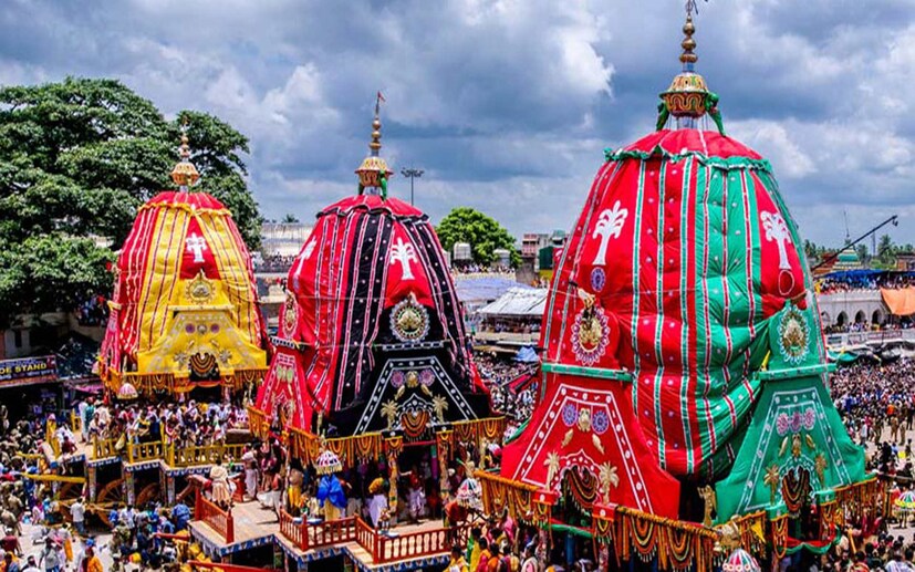 • আজ রথযাত্রা ৷ আষাঢ় মাসের শুক্লপক্ষের দ্বিতীয়া তিথি ৷ রথে চেপে মাসির বাড়ি যাবেন জগন্নাথ, সঙ্গে যাবেন বলরাম আর সুভদ্রা ৷ কিন্তু হঠাৎ মাসির বাড়িই কেন এত পছন্দ ? সেই মাসির নামই বা কি ? কোথায় তাঁর বাড়ি ? জানেন এ সব ?