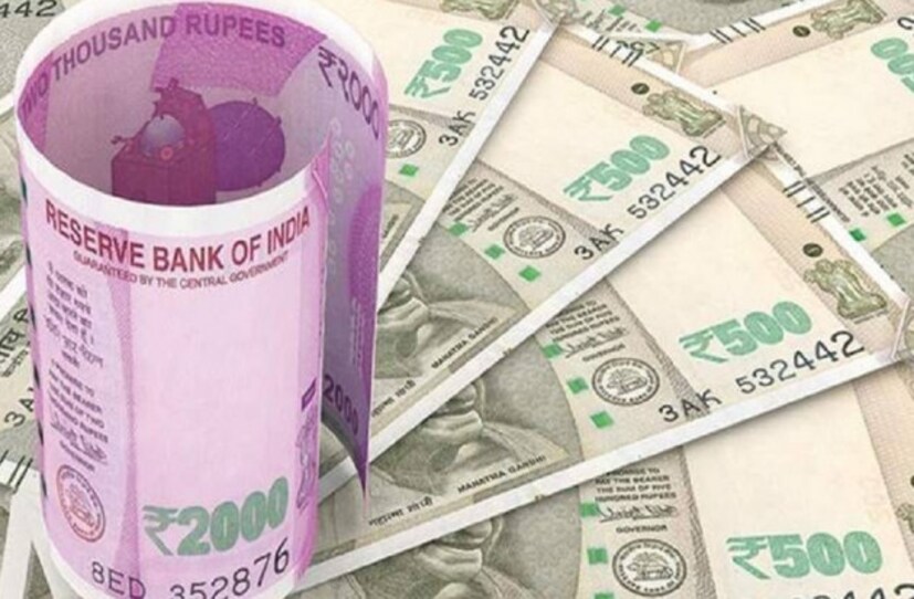 কলার চিপস তৈরির জন্য মেশিনারি  https://www.indiamart.com/ বা  https://india.alibaba.com/index.html এই ওয়েবসাইট থেকে কিনতে পারবেন ৷ এই মেশিন রাখার জন্য আপনার কমপক্ষে 4000 5000 sq. ft জায়গার দরকার পড়বে ৷ এই মেশিন ২৮ থেকে ৫০ হাজার টাকার মধ্যে পেয়ে যাবেন ৷ 