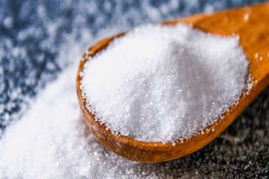 রান্না করার সময় প্রতিদিনই কিছু না কিছু ঝামেলা পোহাতে হয়৷ কখনও সব্জি একটু পুরনো হয়ে গিয়ে নরম হয়ে যায়, কখনও সর্ষে বাটতে গিয়ে তেতো হয়ে যায়৷ এইসব অনেক সমস্যারই সমাধান করে ফেলা যায় নুন দিয়ে৷ জেনে নিন কীভাবে সমাধান করবেন৷ রান্না করার সময় প্রতিদিনই কিছু না কিছু ঝামেলা পোহাতে হয়৷ কখনও সব্জি একটু পুরনো হয়ে গিয়ে নরম হয়ে যায়, কখনও সর্ষে বাটতে গিয়ে তেতো হয়ে যায়৷ এইসব অনেক সমস্যারই সমাধান করে ফেলা যায় নুন দিয়ে৷ জেনে নিন কীভাবে সমাধান করবেন৷