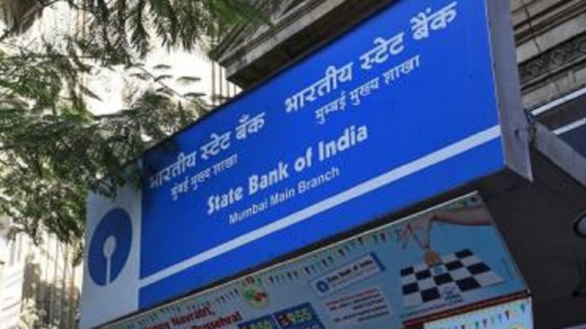 এর আগে এসবিআই পয়লা জুলাই RTGS ও NEFT চার্জ তুলে নেওয়ার সিদ্ধান্ত নিয়েছিল ৷ এবার IMPS চার্জ তুলে নেওয়ায় এসবিআই-এর গ্রাহকদের অনলাইন ফান্ড ট্রান্সফারের জন্য আর কোনও চার্জ দিতে হবে না ৷