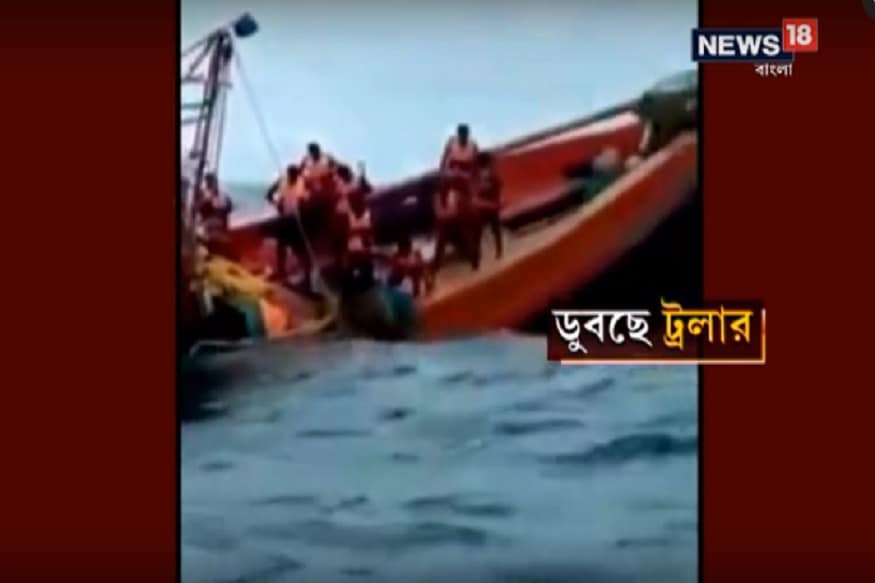 • পয়লা জুলাই থেকে গভীর সমুদ্র মাছ ধরতে যাওয়ায় নিষেধাজ্ঞা জারি করেছিল আবহাওয়া দফতর। কিন্তু ইলিশের মরসুমে সেই নিষেধাজ্ঞা উপেক্ষা করেই ট্রলার নিয়ে বেরিয়েছিলেন এই মৎস্যজীবীরা ৷ নিজস্ব চিত্র ৷ • পয়লা জুলাই থেকে গভীর সমুদ্র মাছ ধরতে যাওয়ায় নিষেধাজ্ঞা জারি করেছিল আবহাওয়া দফতর। কিন্তু ইলিশের মরসুমে সেই নিষেধাজ্ঞা উপেক্ষা করেই ট্রলার নিয়ে বেরিয়েছিলেন এই মৎস্যজীবীরা ৷ নিজস্ব চিত্র ৷