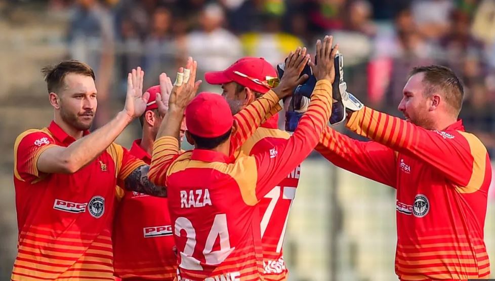 এর ফলে আইসিসি থেকে আর কোনও অর্থের অনুদান পাবে না জিম্বাবোয়ে ক্রিকেট বোর্ড ৷ আফ্রিকার দেশটি অংশ নিতে পারবে না কোনও আইসিসি টুর্নামেন্টেই ৷ এর ফলে আইসিসি থেকে আর কোনও অর্থের অনুদান পাবে না জিম্বাবোয়ে ক্রিকেট বোর্ড ৷ আফ্রিকার দেশটি অংশ নিতে পারবে না কোনও আইসিসি টুর্নামেন্টেই ৷