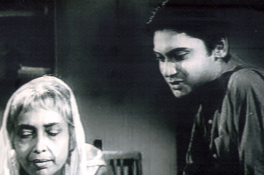 ২২ জুন ১৯৪১শে জন্ম গ্রহণ করেন স্বরূপ দত্ত৷ সাউথ পয়েন্ট স্কুল থেকে মেট্রিকুলেশন পাশ করেন তিনি৷ এরপর বেলুড় রামকৃষ্ণ মিশন বিদ্যামন্দির থেকে আই পাশ করেন৷ পরবর্তীকালে সেন্ট জেভিয়ার্স কলেজ থেকে স্নাতক হন স্বরূপ দত্ত৷ ২২ জুন ১৯৪১শে জন্ম গ্রহণ করেন স্বরূপ দত্ত৷ সাউথ পয়েন্ট স্কুল থেকে মেট্রিকুলেশন পাশ করেন তিনি৷ এরপর বেলুড় রামকৃষ্ণ মিশন বিদ্যামন্দির থেকে আই পাশ করেন৷ পরবর্তীকালে সেন্ট জেভিয়ার্স কলেজ থেকে স্নাতক হন স্বরূপ দত্ত৷