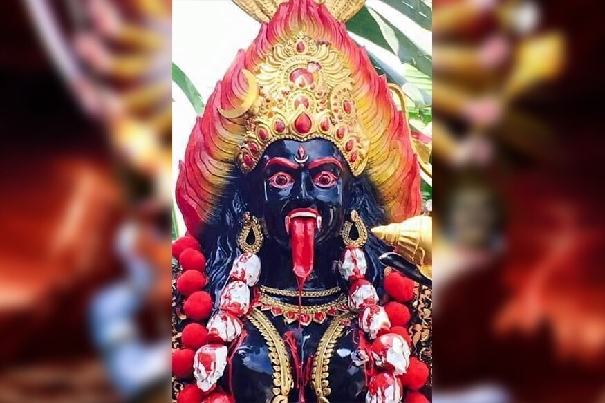 মানস সরোবরের ঠান্ডা জলে স্নান করে কৌশিকা বা মেলানিন ত্যাগ করে পূর্ণিমার চাঁদের মত গায়ের ধারণ করলেন ওই কালো কৌশিকাগুলি থেকে এক অপূর্ব কৃষ্ণবর্ণের দেবীর সৃষ্টি হয়েছিলে তিনি দেবী কৌশিকী ৷ মানস সরোবরের ঠান্ডা জলে স্নান করে কৌশিকা বা মেলানিন ত্যাগ করে পূর্ণিমার চাঁদের মত গায়ের ধারণ করলেন ওই কালো কৌশিকাগুলি থেকে এক অপূর্ব কৃষ্ণবর্ণের দেবীর সৃষ্টি হয়েছিলে তিনি দেবী কৌশিকী ৷