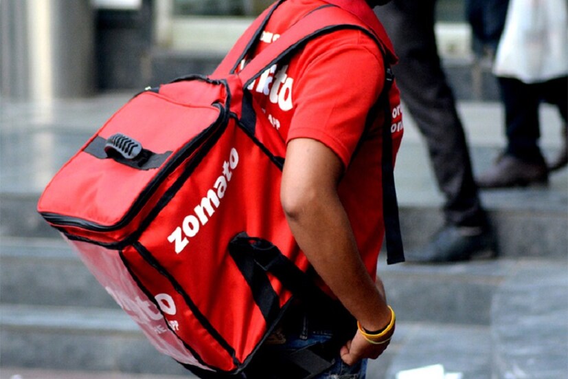 COVID-19-কে ছড়ানোর থেকে আটকানোর জন্য Zomato রেস্টুরেন্টগুলির জন্য নতুন নির্দেশিকা জারি করেছে। কোম্পানি সুনিশ্চিত করছে যে খাবার প্যাকেজিং করার সময় সব নিয়মের পালন করা হচ্ছে। 