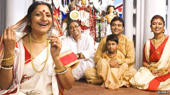 চলতি বছর জগ্গা বররা গ্রাম পঞ্চায়েত চালু করেন এমনই এক অভিনব পুরস্কার দেওয়ার প্রথা ৷ বলা হয় মহিলারা তাঁদের শ্বশুর-শাশুড়িকে আদর-যত্নে রাখলে প্রতিবছর ১৫ অগাস্ট তাদের মধ্যে থেকে একজনকে বেছে নিয়ে পুরস্কৃত করা হবে ৷ সম্মান স্বরূপ মিলবে নগদ ৫১০০ টাকা ৷ চলতি বছর জগ্গা বররা গ্রাম পঞ্চায়েত চালু করেন এমনই এক অভিনব পুরস্কার দেওয়ার প্রথা ৷ বলা হয় মহিলারা তাঁদের শ্বশুর-শাশুড়িকে আদর-যত্নে রাখলে প্রতিবছর ১৫ অগাস্ট তাদের মধ্যে থেকে একজনকে বেছে নিয়ে পুরস্কৃত করা হবে ৷ সম্মান স্বরূপ মিলবে নগদ ৫১০০ টাকা ৷