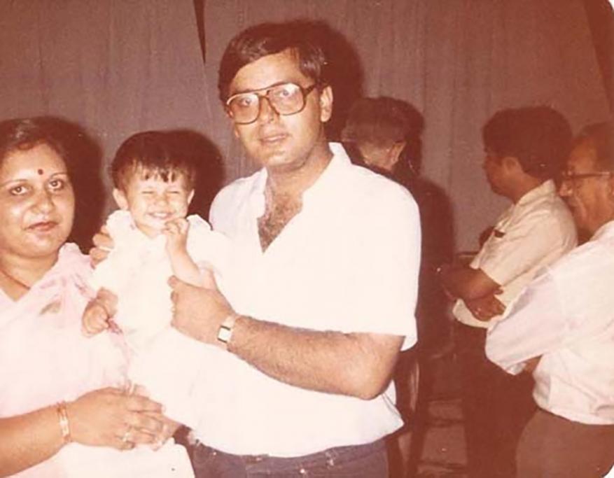 প্রবীণ নেতা ও রাজনীতিবিদ অরুণ জেটলি তাঁর পরিবারের জন্য যে বিপুল পরিমাণ সম্পত্তি ছেড়ে গেলেন তা শুনলে আশ্চর্য হতে হয় ৷ ADR রিপোর্ট অনুযায়ী, ২০১৮ রাজ্যসভার সদস্য হওয়ার সময় নির্বাচন কমিশনকে তিনি তাঁর মোট সম্পত্তির সমস্ত নথি জমা দেন ৷ সেই অনুযায়ী তাঁর সম্পত্তির মোট মূল্য ১,১১,৪২,৩৩,৫৫৬ টাকা অর্থাৎ প্রায় ১১১ কোটি টাকা ৷ এখানেই শেষ নয় ৷ প্রবীণ নেতা ও রাজনীতিবিদ অরুণ জেটলি তাঁর পরিবারের জন্য যে বিপুল পরিমাণ সম্পত্তি ছেড়ে গেলেন তা শুনলে আশ্চর্য হতে হয় ৷ ADR রিপোর্ট অনুযায়ী, ২০১৮ রাজ্যসভার সদস্য হওয়ার সময় নির্বাচন কমিশনকে তিনি তাঁর মোট সম্পত্তির সমস্ত নথি জমা দেন ৷ সেই অনুযায়ী তাঁর সম্পত্তির মোট মূল্য ১,১১,৪২,৩৩,৫৫৬ টাকা অর্থাৎ প্রায় ১১১ কোটি টাকা ৷ এখানেই শেষ নয় ৷
