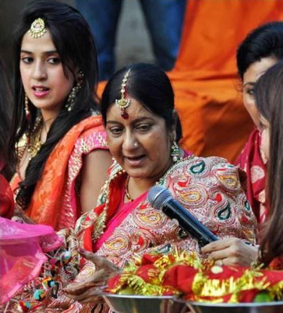 ♦ আসলে সুষমা স্বরাজ ভারতীয় ঐতিহ্য়-সংস্কৃতির একজন ধারক ও বাহক ছিলেন ৷ আর ভারতীয় সংস্কৃতিকে আরও উজ্জ্বল করার জন্য প্রয়োজনীয় ব্যবস্থা নিতেন ৷ -ফাইল চিত্র ৷ ♦ আসলে সুষমা স্বরাজ ভারতীয় ঐতিহ্য়-সংস্কৃতির একজন ধারক ও বাহক ছিলেন ৷ আর ভারতীয় সংস্কৃতিকে আরও উজ্জ্বল করার জন্য প্রয়োজনীয় ব্যবস্থা নিতেন ৷ -ফাইল চিত্র ৷