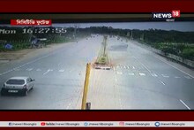 নিয়ন্ত্রণ হারিয়ে দুরন্ত গতিতে মুখোমুখি সংঘর্ষ ২ গাড়ির, সিসি ক্যামেরায় ছবি