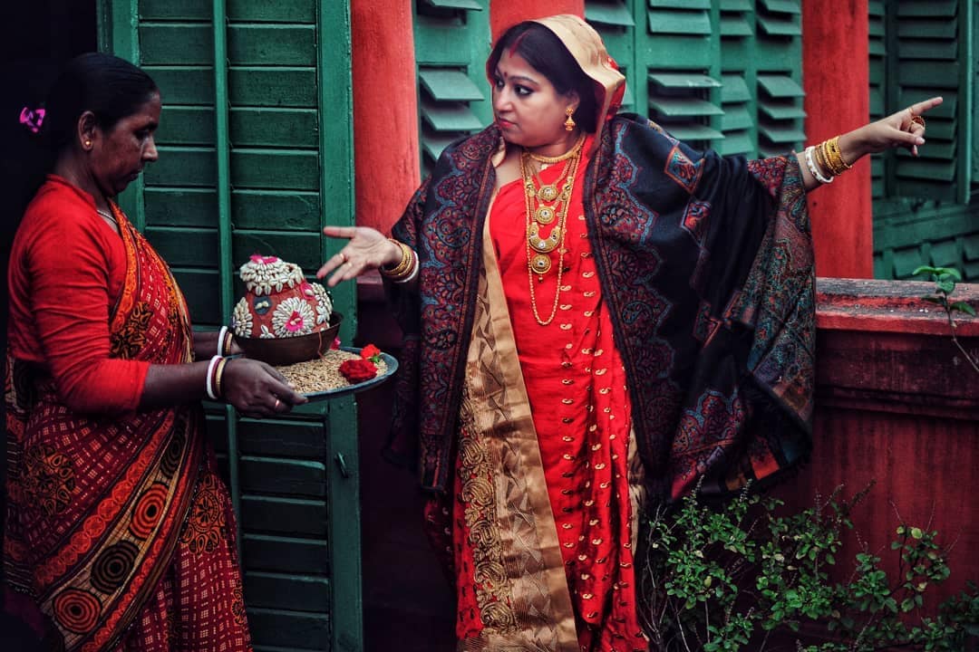 • চেষ্টা করবেন সন্ধ্যায় লক্ষ্মী পুজো করতে ৷ অনেকে সকালেও করেন ৷ সেক্ষেত্রে খুব সকাল সকাল করে নেওয়াই ভাল ৷ ছবি: Instagram\Debmalya Das • চেষ্টা করবেন সন্ধ্যায় লক্ষ্মী পুজো করতে ৷ অনেকে সকালেও করেন ৷ সেক্ষেত্রে খুব সকাল সকাল করে নেওয়াই ভাল ৷ ছবি: Instagram\Debmalya Das