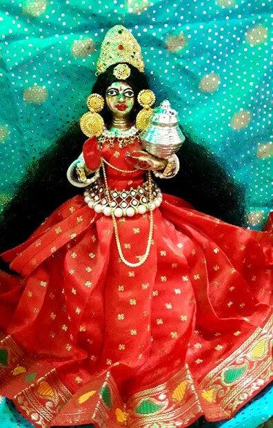 প্রতি বৃহস্পতিবার সন্ধেবেলায় মা লক্ষ্মীর পাঁচালি পড়লে গৃহস্থের মঙ্গল কেউ আটকাতে পারেনা ৷ ছবি সংগৃহীত ৷
