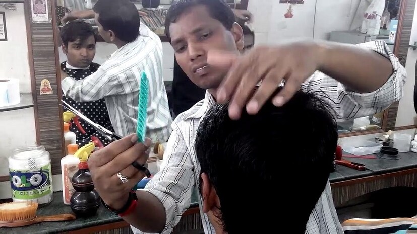 ♦ স্কুলের এই উদ‍্যোগকে স্বাগত জানিয়ে এই বৈঠকে সামিল হন ৩০জন কেশশিল্পী। সমাজ গড়তে ছাত্রদের চরিত্রগঠনের জন‍্য তাঁদের সাহায‍্য চেয়েছেন প্রধানশিক্ষক। শুধু কেশশিল্পী আর শিক্ষকরাই নয়। ছাত্রদের চুলের বাহার রুখতে এই বৈঠকে হাজির ছিলেন ফরাক্কা সার্কেলের স্কুল পরিদর্শক মোস্তাফিজুর রহমান, ফরাক্কা থানার আইসি শঙ্কর ঘোষও। একজোট শিক্ষক, কেশশিল্পী, পুলিশ। কিন্তু তারপরেও কি আটকানো যাবে চুলের বাহার! ছাত্র ও অভিভাবকদের সঙ্গে ফের বৈঠকে বসবে স্কুল কর্তৃপক্ষ। 