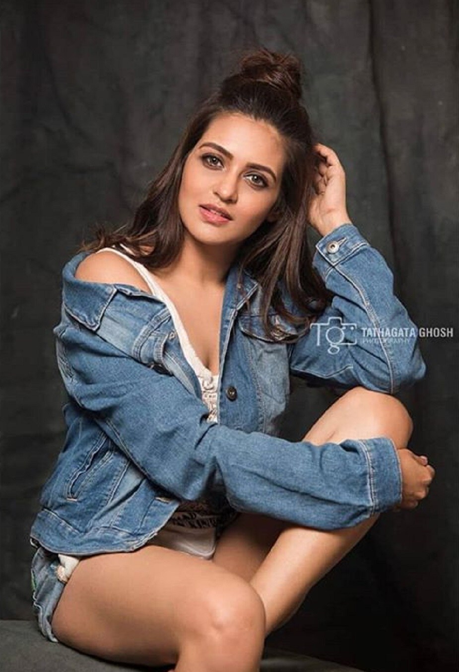 ♦ আর সেই ছবিটিই নিজের ইনস্টাগ্রাম হ্যান্ডেলে শেয়ার করছেন তথাগত ৷ আর সেই ছবি পোস্ট করার পরেই সোশ্যাল মিডিয়ায় পারদ চড়তে শুরু করেছে ৷ আর সেই ছবিটি শুরু হয়েছে গুঞ্জন ৷ ছবি: ইনস্টাগ্রাম ৷ ♦ আর সেই ছবিটিই নিজের ইনস্টাগ্রাম হ্যান্ডেলে শেয়ার করছেন তথাগত ৷ আর সেই ছবি পোস্ট করার পরেই সোশ্যাল মিডিয়ায় পারদ চড়তে শুরু করেছে ৷ আর সেই ছবিটি শুরু হয়েছে গুঞ্জন ৷ ছবি: ইনস্টাগ্রাম ৷