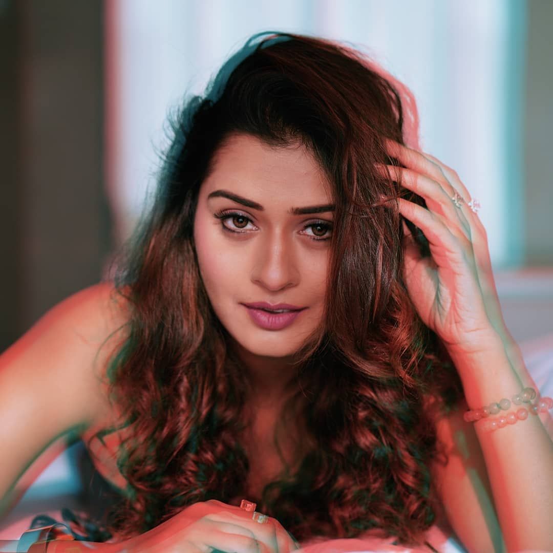 প্রথমের দিকে শুধুমাত্র টেলিভিশনকে নির্ভর করেই তাঁর জনপ্রিয়তা গড়ে উঠেছিল বর্তমানে তিনি হিন্দি ও পঞ্জাবি ছবির জন্য বিশেষ খ্যাতি অর্জন করেছেন ৷ ছবি সংগৃহীত ৷ প্রথমের দিকে শুধুমাত্র টেলিভিশনকে নির্ভর করেই তাঁর জনপ্রিয়তা গড়ে উঠেছিল বর্তমানে তিনি হিন্দি ও পঞ্জাবি ছবির জন্য বিশেষ খ্যাতি অর্জন করেছেন ৷ ছবি সংগৃহীত ৷