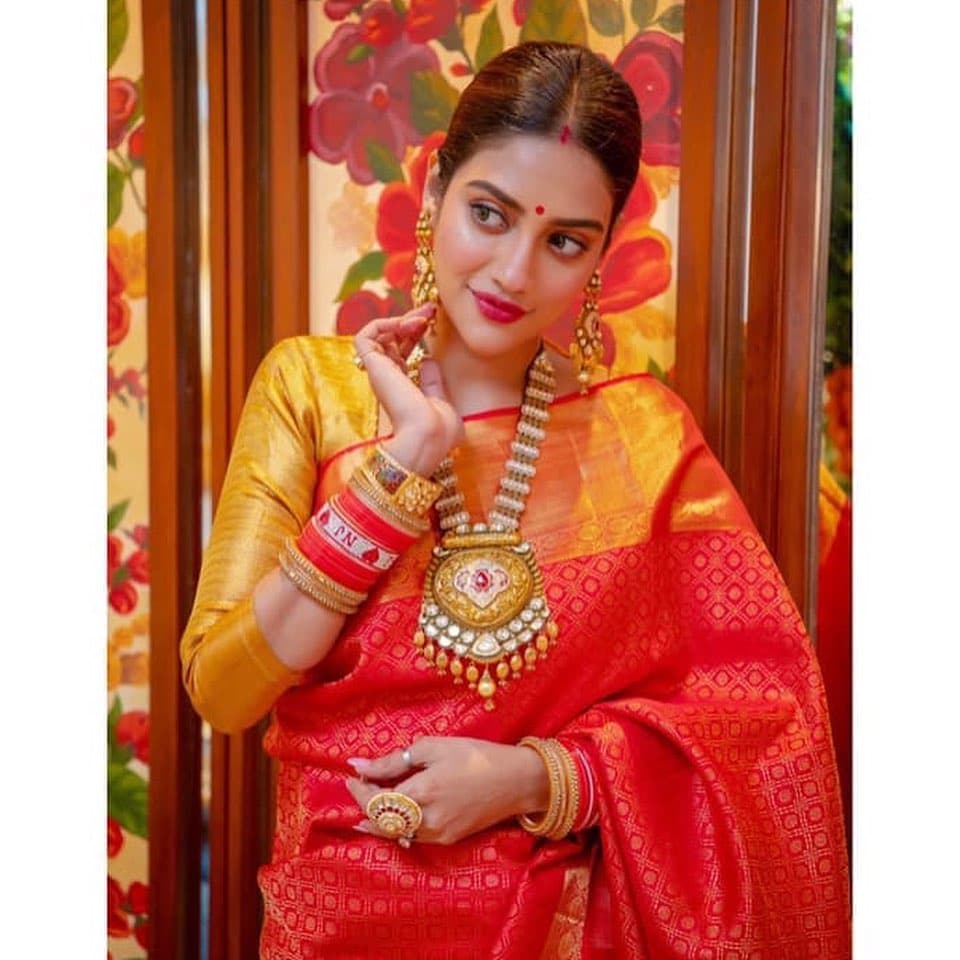 • শ্রবণ মাসে ‘সিদ্ধারা দুজ’ প্রথা পালনের রীতি রয়েছে অবাঙালি হিন্দু পরিবারে ৷ মনে করা হয় এই তিথিতে শিবকে স্বামী হিসেবে পেয়েছিলেন পার্বতী ৷ তাই এইদিন শিব-পার্বতীর পুজো করা হয় ৷ ছবি: ইনস্টাগ্রাম ৷ • শ্রবণ মাসে ‘সিদ্ধারা দুজ’ প্রথা পালনের রীতি রয়েছে অবাঙালি হিন্দু পরিবারে ৷ মনে করা হয় এই তিথিতে শিবকে স্বামী হিসেবে পেয়েছিলেন পার্বতী ৷ তাই এইদিন শিব-পার্বতীর পুজো করা হয় ৷ ছবি: ইনস্টাগ্রাম ৷