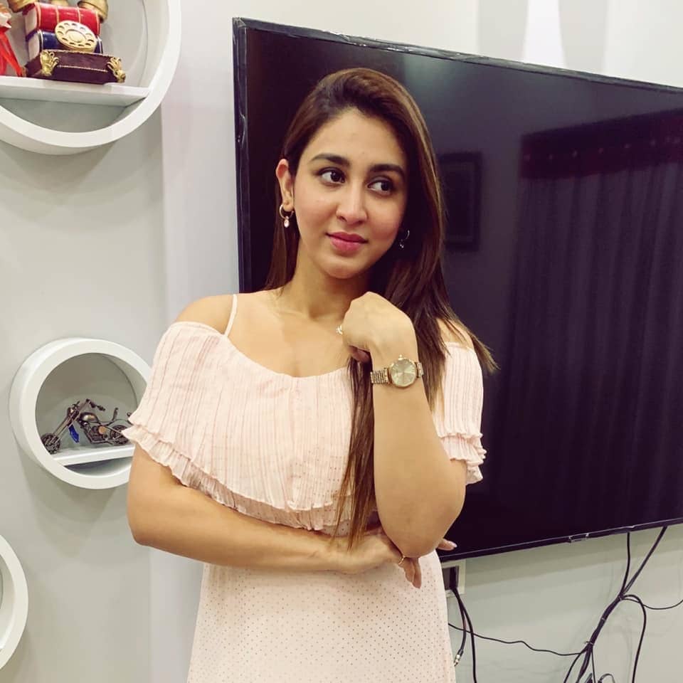 তারপরে সুপারহিট ধারাবাহিক সাত পাকে বাঁধাতেও অভিনয় করে ব্যাপক সাড়া ফেলেছিলেন ঐন্দ্রিলা ৷ ছবি সৌজন্যে ফেসবুক ৷ তারপরে সুপারহিট ধারাবাহিক সাত পাকে বাঁধাতেও অভিনয় করে ব্যাপক সাড়া ফেলেছিলেন ঐন্দ্রিলা ৷ ছবি সৌজন্যে ফেসবুক ৷