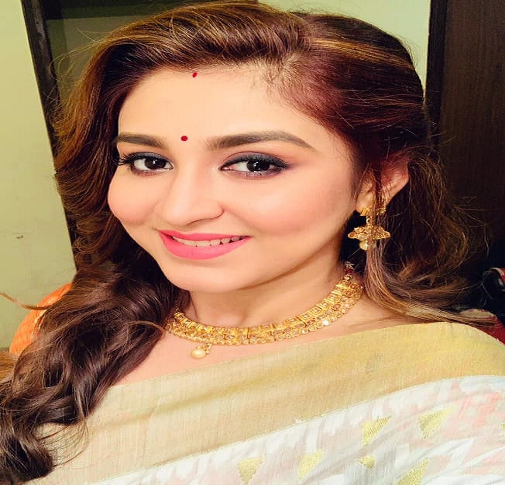 বর্তমানে বাংলা টেলিভিশনের অন্যতম জনপ্রিয় ধারাবাহিক ফাগুন বউ ধারাবাহিকে দেখা অভিনয় করছেন ৷ তাঁর সঙ্গে ফাগুন বউ ধারাবাহিকে একই সঙ্গে অভিনয় করছেন বিক্রম চট্টোপাধ্যায়, লাবনি সরকার, শঙ্কর চক্রবর্তী-সহ আরও অনেকে ৷ ছবি সৌজন্যে ফেসবুক ৷ বর্তমানে বাংলা টেলিভিশনের অন্যতম জনপ্রিয় ধারাবাহিক ফাগুন বউ ধারাবাহিকে দেখা অভিনয় করছেন ৷ তাঁর সঙ্গে ফাগুন বউ ধারাবাহিকে একই সঙ্গে অভিনয় করছেন বিক্রম চট্টোপাধ্যায়, লাবনি সরকার, শঙ্কর চক্রবর্তী-সহ আরও অনেকে ৷ ছবি সৌজন্যে ফেসবুক ৷