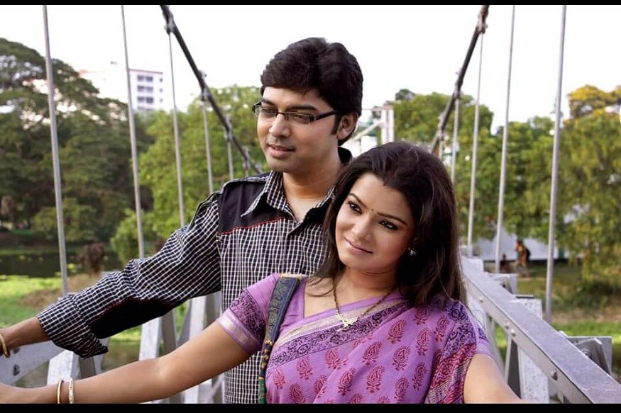 অভিনেতা ভাস্বর চট্টোপাধ্যায় শেয়ার করলেন তাঁর জীবনের এমন কিছু অজানা কথা, যা দর্শকের মনে এখনও দাগ কাটবে। ২০০৯-এ শুরু হয়েছিল টেলিভিশন চ্যানেলে বাংলা সিরিয়াল অগ্নিপরীক্ষা। সেখানে জুটি বেধে কাজ করেছিলেন ভাস্বর ও সোনালি। এমনিতে এর আগে তাঁরা অনেকগুলো কাজ এক সঙ্গে করলেও এটিই ছিল তাঁদের জীবনের সবচেয়ে সেরা সিরিয়াল।photo source facebook অভিনেতা ভাস্বর চট্টোপাধ্যায় শেয়ার করলেন তাঁর জীবনের এমন কিছু অজানা কথা, যা দর্শকের মনে এখনও দাগ কাটবে। ২০০৯-এ শুরু হয়েছিল টেলিভিশন চ্যানেলে বাংলা সিরিয়াল অগ্নিপরীক্ষা। সেখানে জুটি বেধে কাজ করেছিলেন ভাস্বর ও সোনালি। এমনিতে এর আগে তাঁরা অনেকগুলো কাজ এক সঙ্গে করলেও এটিই ছিল তাঁদের জীবনের সবচেয়ে সেরা সিরিয়াল।photo source facebook