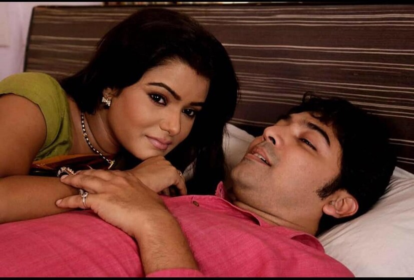ভাস্বর তাঁর ফেসবুক অ্যাকাউন্টে একটি পোস্টে নিজের মনের কথা শেয়ার করেন। তিনি লিখেছেন সিরিয়ালের অফারটা পাওয়ার আগে তিনি বাবা মায়ের সঙ্গে পুরি গিয়েছিলেন পুজো দিতে। সেখানেই তিনি পরিচালকের ফোন পান। তাঁকে বলা হয় লিড রোল করতে হবে তাঁকে। সোনালি নায়িকা। শুনে তো আনন্দে মাতোয়াড়া হয়ে গিয়েছিলেন ভাস্বর। এই কথাই লিখলেন তিনি।  photo source facebook 