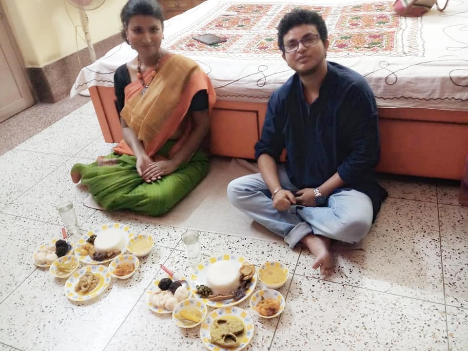 তিস্তা ছিলেন জন্মসূত্রে সুশান্ত ৷ আর অন্যদিকে দীপন জন্মসূত্রে ছিলেন দীপান্বিতা ৷ এক জনের নারীর শরীরে পুরুষ মন, আর অন্যজনের ঠিক উল্টো৷ পুরুষের শরীরে বাস করেছিল নারী ৷ Photo: Facebook তিস্তা ছিলেন জন্মসূত্রে সুশান্ত ৷ আর অন্যদিকে দীপন জন্মসূত্রে ছিলেন দীপান্বিতা ৷ এক জনের নারীর শরীরে পুরুষ মন, আর অন্যজনের ঠিক উল্টো৷ পুরুষের শরীরে বাস করেছিল নারী ৷ Photo: Facebook
