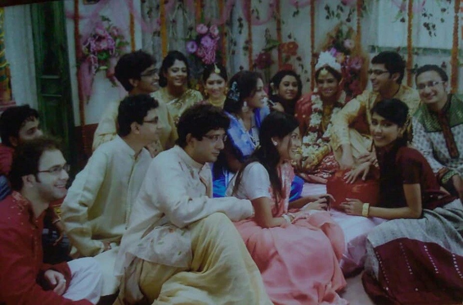 রাতের পর রাত বিয়ের দৃশ্যের শ্যুটিং হত। সেই সময় কেউ বাড়ি ফিরতে চাইত না। সকলে সারাক্ষণ মজা করে কাজ করত।photo source facebook রাতের পর রাত বিয়ের দৃশ্যের শ্যুটিং হত। সেই সময় কেউ বাড়ি ফিরতে চাইত না। সকলে সারাক্ষণ মজা করে কাজ করত।photo source facebook