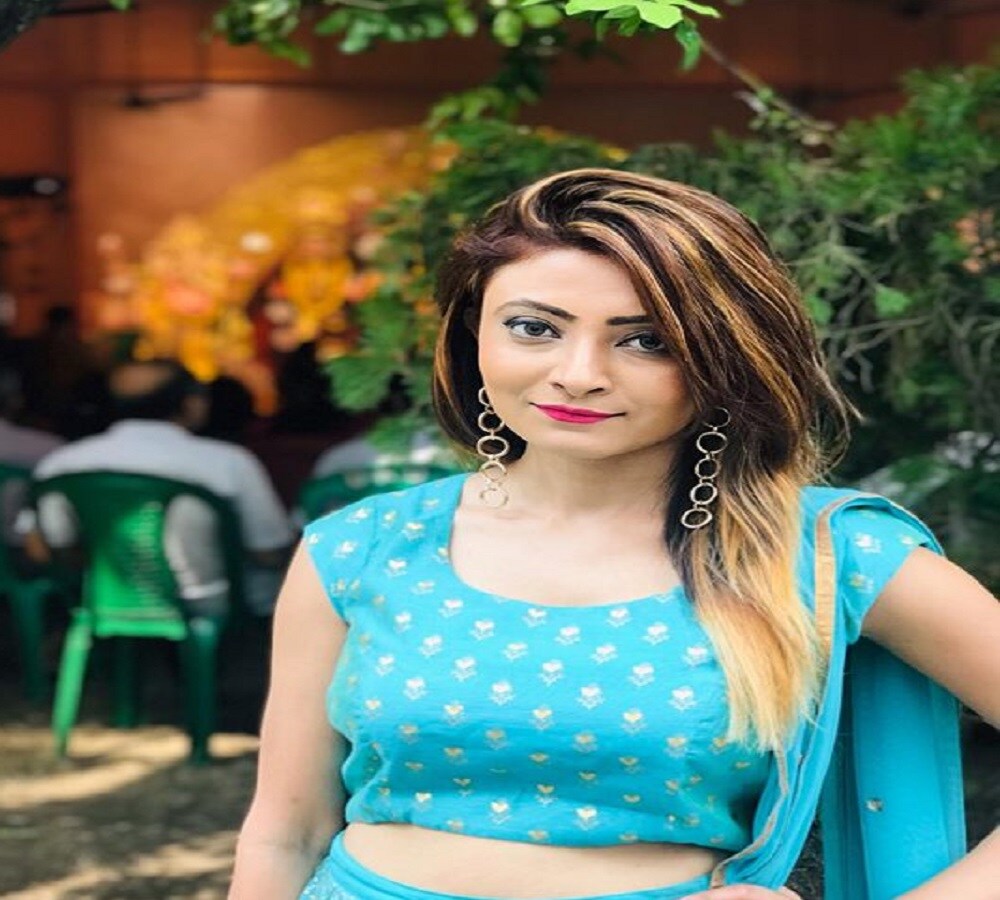 বিভিন্ন ধরনের চরিত্রে অভিনয় করে সবার মন জয় করেছেন তিনি ৷ কম্পিউটার ইঞ্জিনায়ার জুহি ব্যক্তিগত জীবনে একদম সাদামাটা ও সাধারণ সঙ্গে মিষ্টি স্বভাবেরও ৷ ছবি সৌজন্যে ফেসবুক ৷ বিভিন্ন ধরনের চরিত্রে অভিনয় করে সবার মন জয় করেছেন তিনি ৷ কম্পিউটার ইঞ্জিনায়ার জুহি ব্যক্তিগত জীবনে একদম সাদামাটা ও সাধারণ সঙ্গে মিষ্টি স্বভাবেরও ৷ ছবি সৌজন্যে ফেসবুক ৷