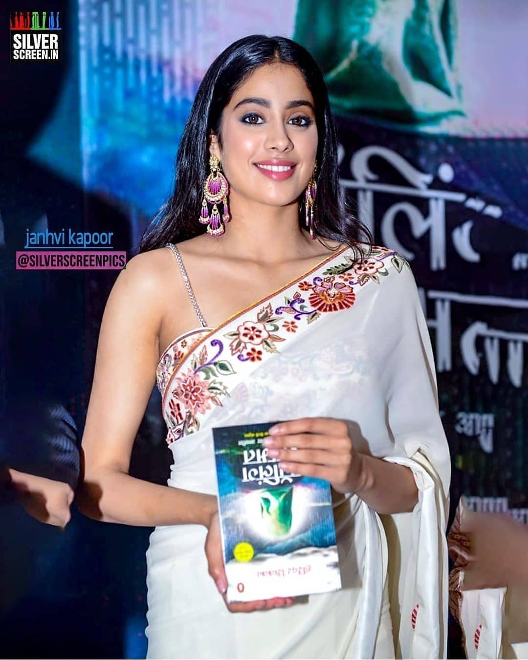 • আবার কেউ কেউ দাঁড়িয়েছেন জানুর পাশেই ৷ বলেছেন, ভুল তো মানুষ মাত্রেই হতে পারে ৷ ছবি: ইনস্টাগ্রাম ৷ • আবার কেউ কেউ দাঁড়িয়েছেন জানুর পাশেই ৷ বলেছেন, ভুল তো মানুষ মাত্রেই হতে পারে ৷ ছবি: ইনস্টাগ্রাম ৷